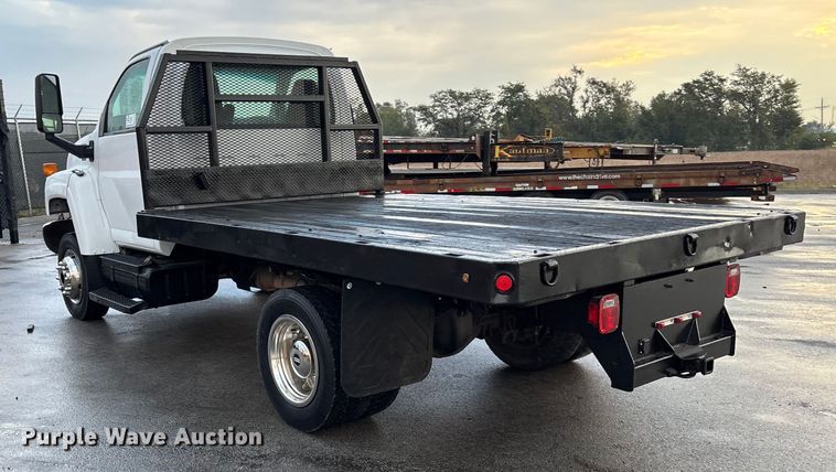 image for item EE4149 2009 GMC C5500 4x4 flatbed truck