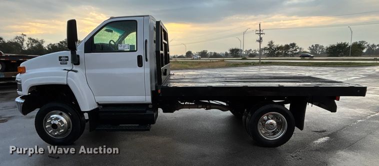 image for item EE4149 2009 GMC C5500 4x4 flatbed truck