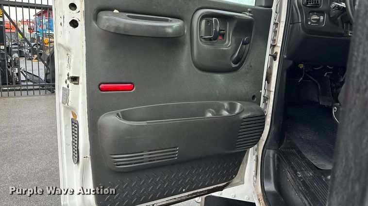 image for item EE4149 2009 GMC C5500 4x4 flatbed truck