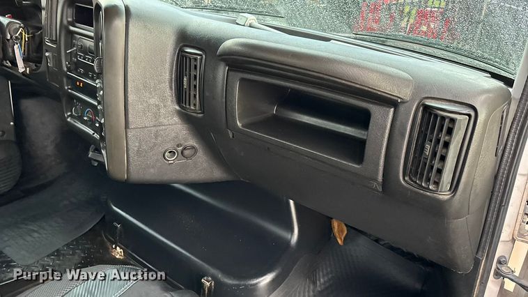 image for item EE4149 2009 GMC C5500 4x4 flatbed truck