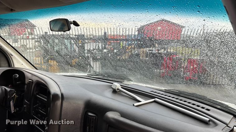 image for item EE4149 2009 GMC C5500 4x4 flatbed truck