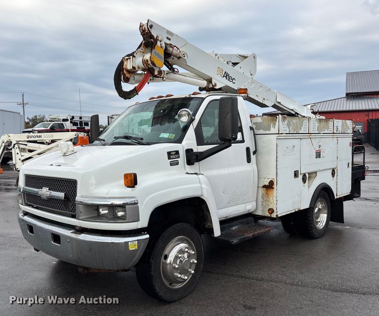 2007 Chevrolet C5500 Bucket Truck VIN: 1GBE5C1257F415853 Lot: 999320388