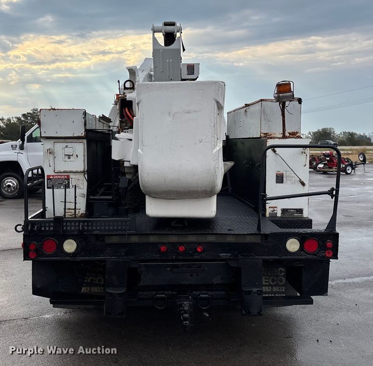 image for item EE4152 2007 Chevrolet C5500 bucket truck