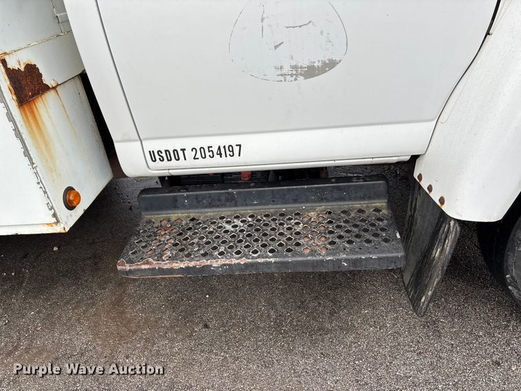 image for item EE4152 2007 Chevrolet C5500 bucket truck