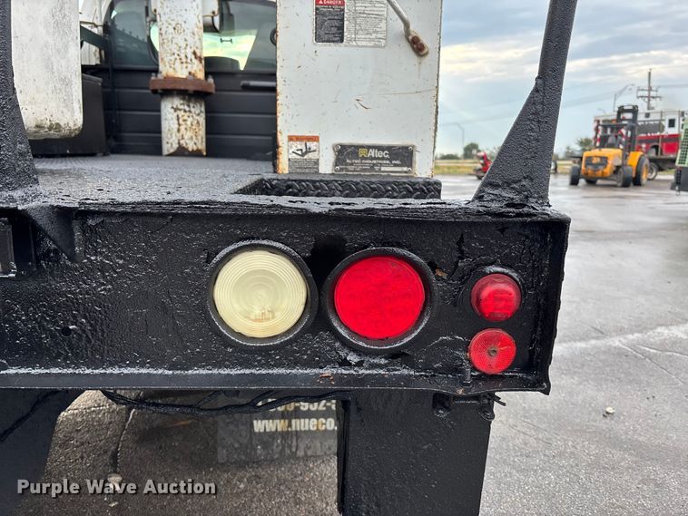 image for item EE4152 2007 Chevrolet C5500 bucket truck