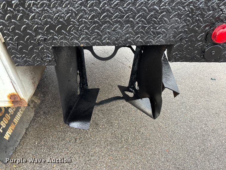 image for item EE4152 2007 Chevrolet C5500 bucket truck