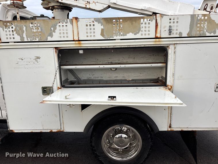 image for item EE4152 2007 Chevrolet C5500 bucket truck