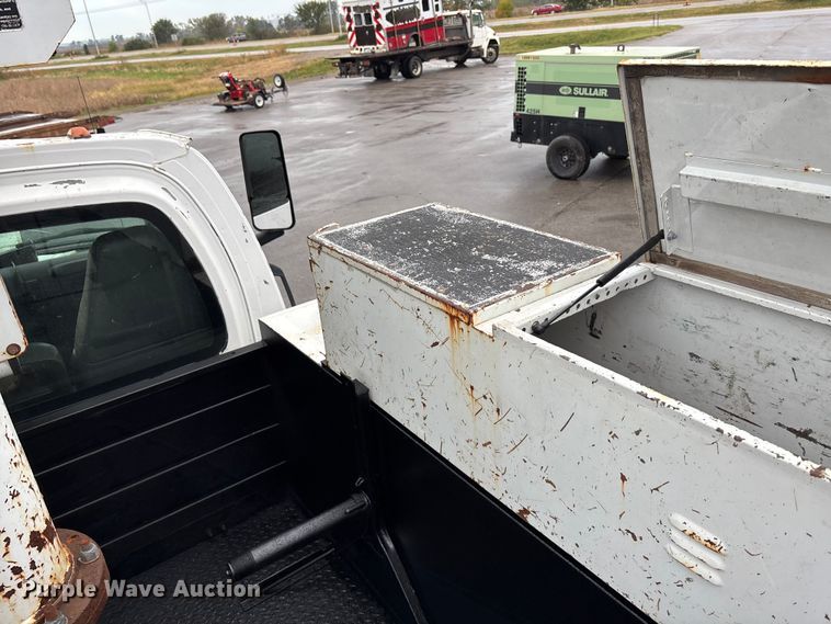 image for item EE4152 2007 Chevrolet C5500 bucket truck