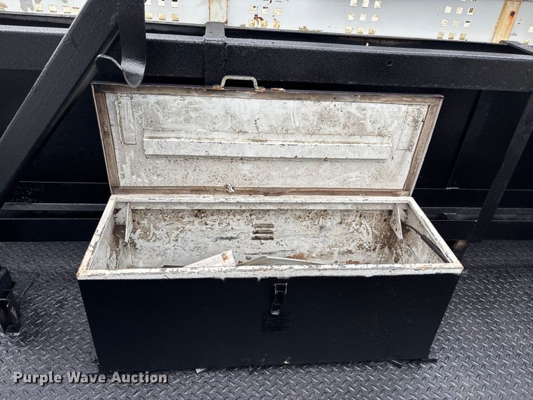 image for item EE4152 2007 Chevrolet C5500 bucket truck