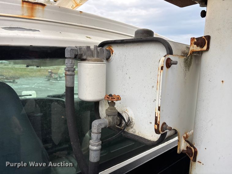 image for item EE4152 2007 Chevrolet C5500 bucket truck