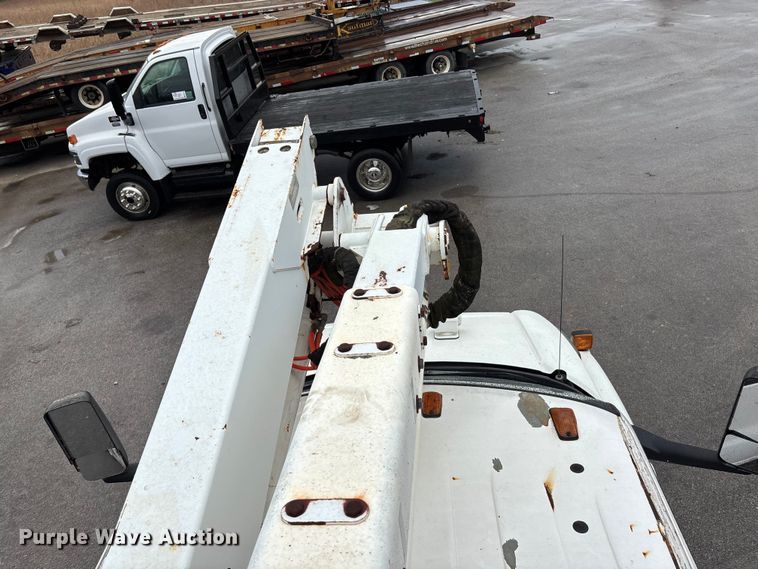 image for item EE4152 2007 Chevrolet C5500 bucket truck