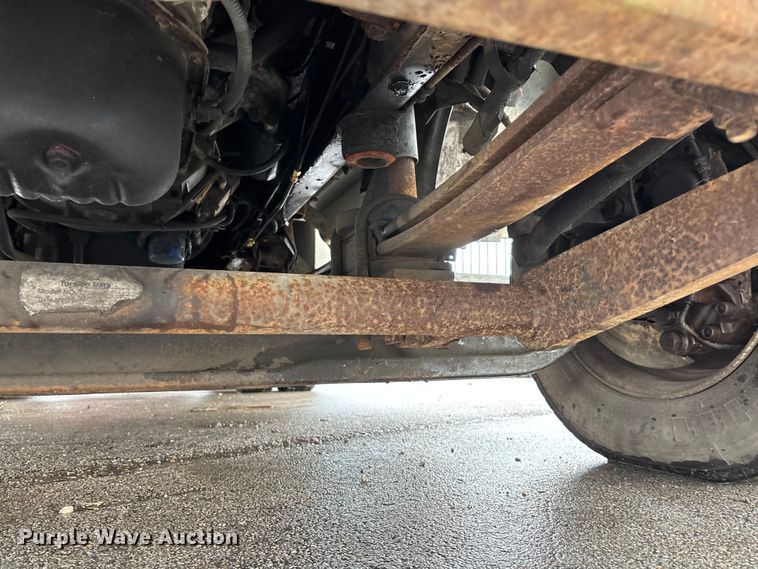 image for item EE4152 2007 Chevrolet C5500 bucket truck