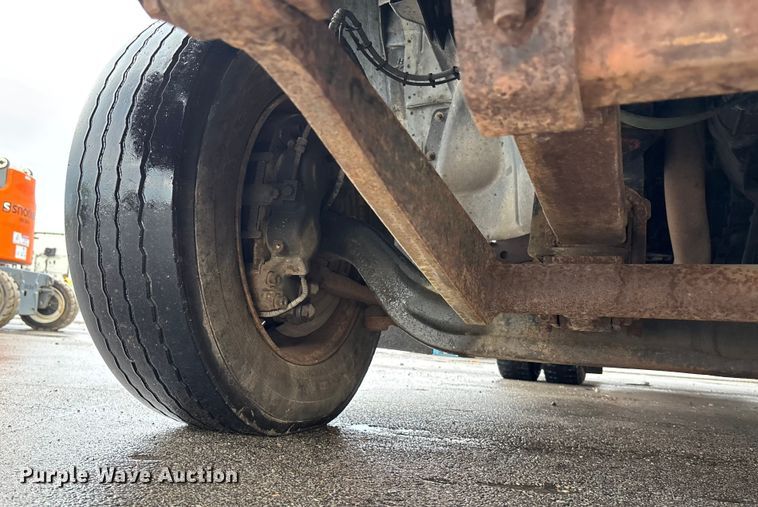 image for item EE4152 2007 Chevrolet C5500 bucket truck