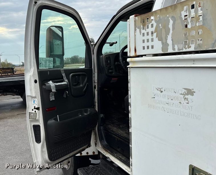 image for item EE4152 2007 Chevrolet C5500 bucket truck