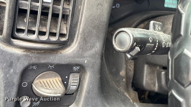 image for item EE4152 2007 Chevrolet C5500 bucket truck