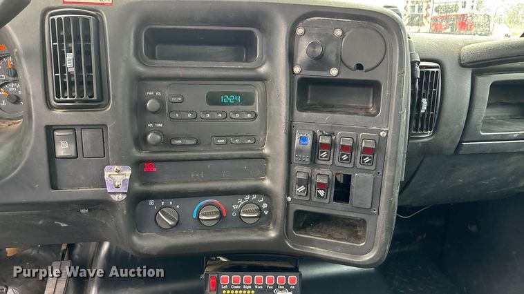 image for item EE4152 2007 Chevrolet C5500 bucket truck