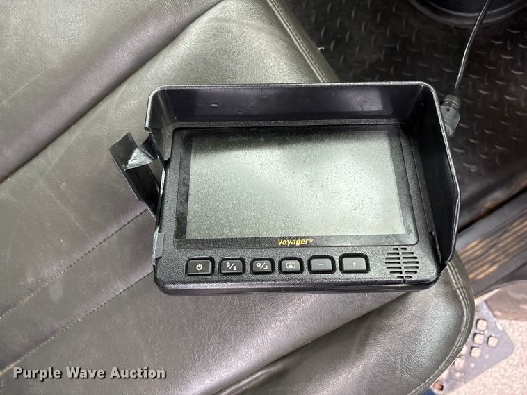 image for item EE4152 2007 Chevrolet C5500 bucket truck