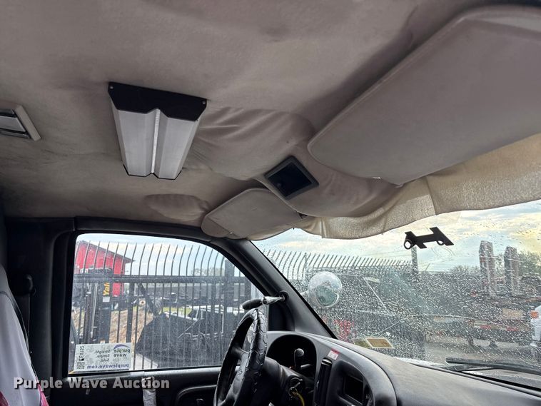 image for item EE4152 2007 Chevrolet C5500 bucket truck