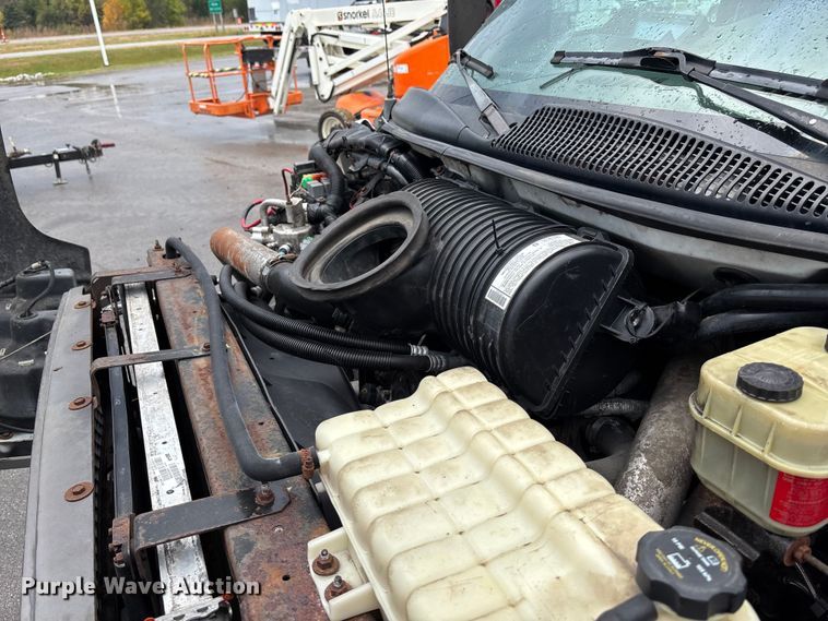 image for item EE4152 2007 Chevrolet C5500 bucket truck