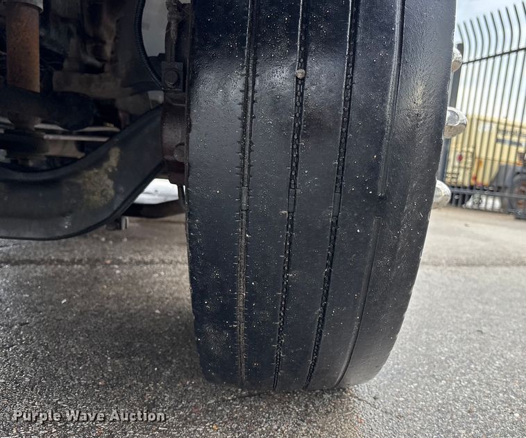 image for item EE4152 2007 Chevrolet C5500 bucket truck