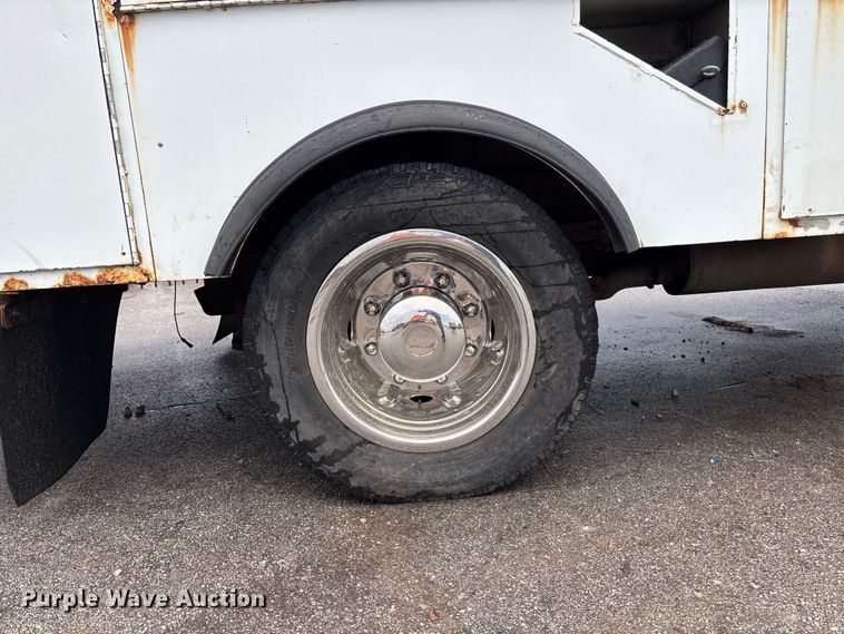 image for item EE4152 2007 Chevrolet C5500 bucket truck