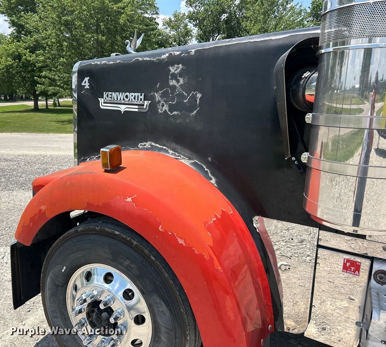 image for item EF2072 2000 Kenworth  W900 semi truck