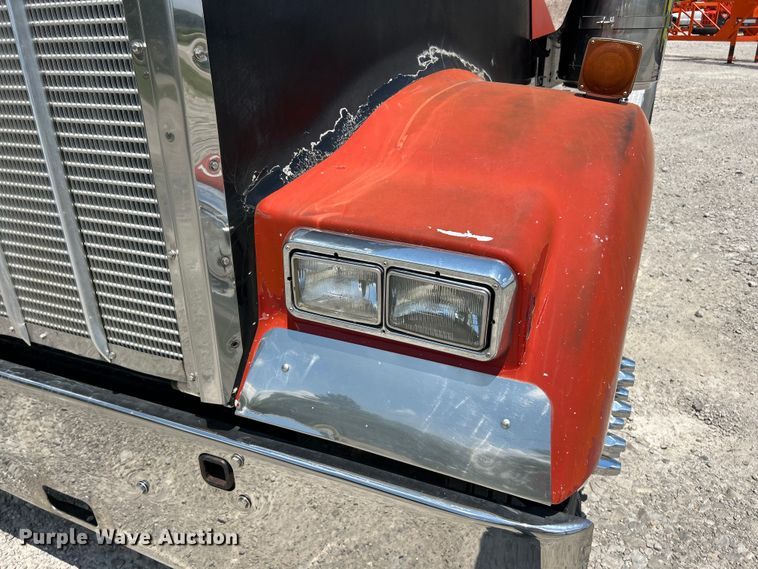 image for item EF2072 2000 Kenworth  W900 semi truck