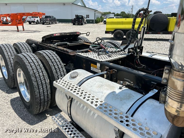 image for item EF2072 2000 Kenworth  W900 semi truck