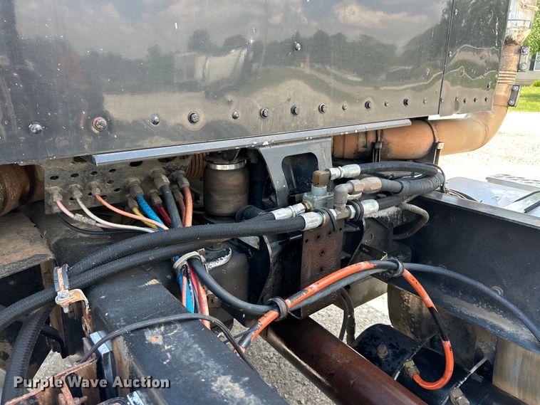 image for item EF2072 2000 Kenworth  W900 semi truck