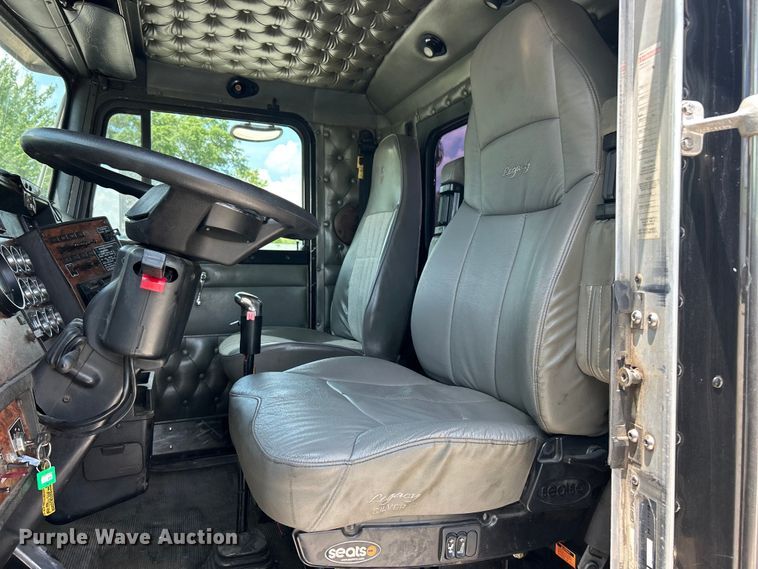 image for item EF2072 2000 Kenworth  W900 semi truck