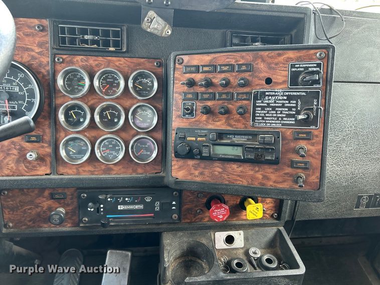 image for item EF2072 2000 Kenworth  W900 semi truck