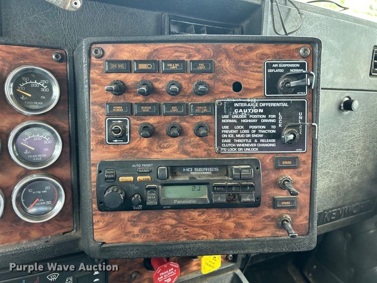 image for item EF2072 2000 Kenworth  W900 semi truck