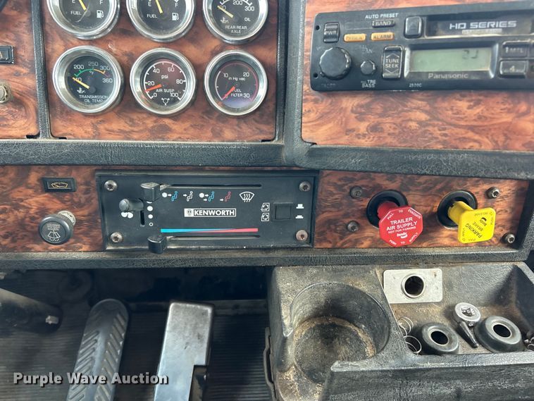 image for item EF2072 2000 Kenworth  W900 semi truck