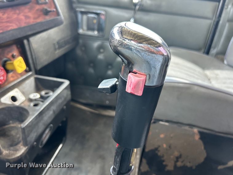 image for item EF2072 2000 Kenworth  W900 semi truck