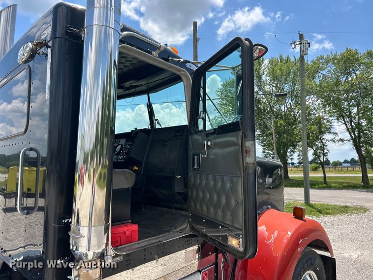 image for item EF2072 2000 Kenworth  W900 semi truck