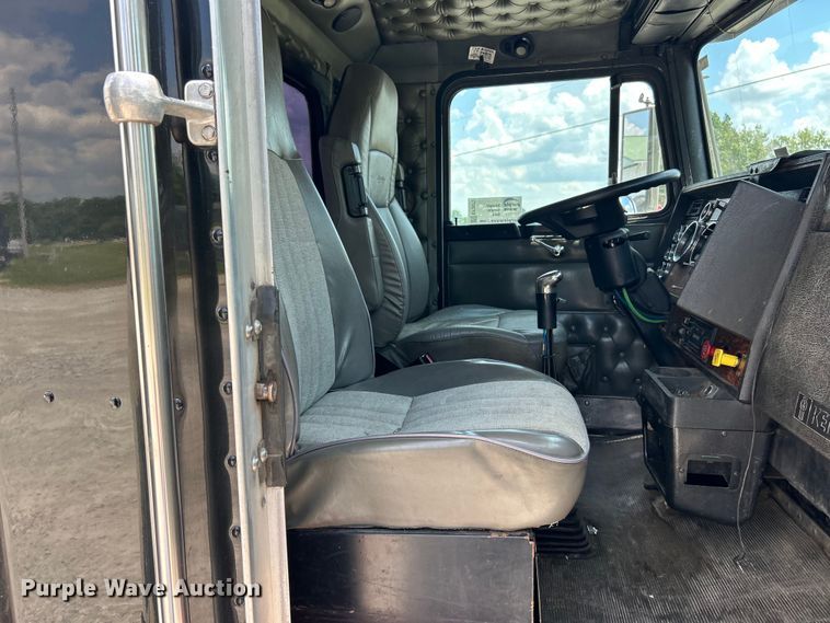 image for item EF2072 2000 Kenworth  W900 semi truck