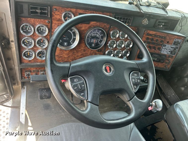 image for item EF2072 2000 Kenworth  W900 semi truck