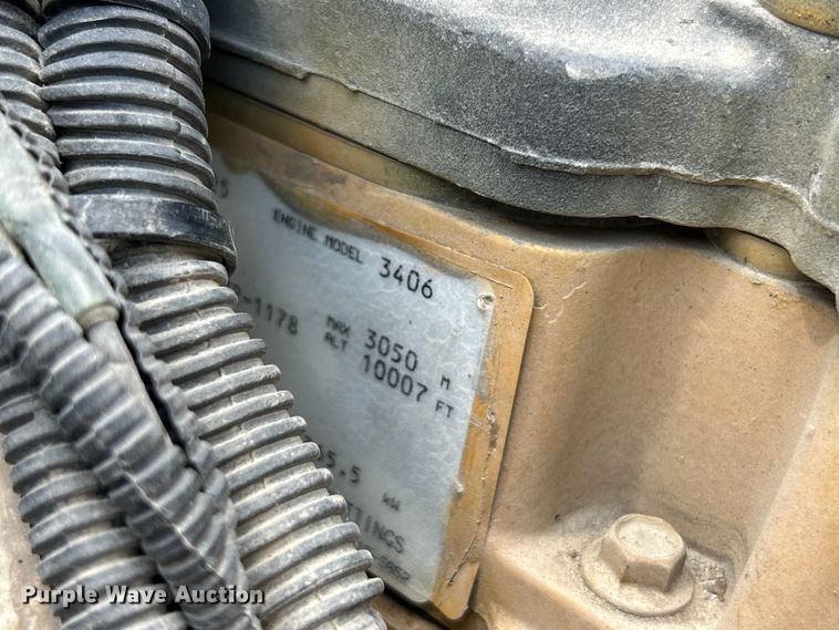 image for item EF2072 2000 Kenworth  W900 semi truck