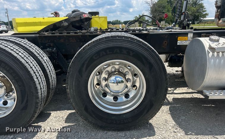 image for item EF2072 2000 Kenworth  W900 semi truck