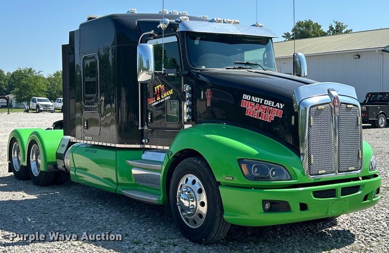 image for item EF2075 2016 Kenworth  T600 semi truck