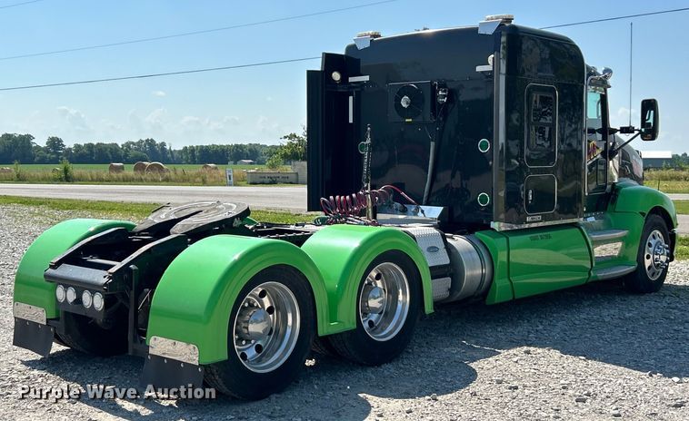 image for item EF2075 2016 Kenworth  T600 semi truck