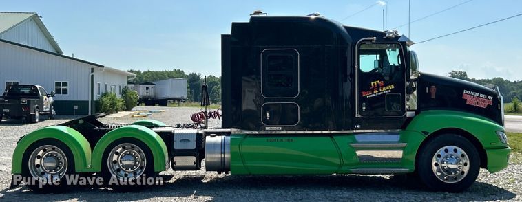 image for item EF2075 2016 Kenworth  T600 semi truck
