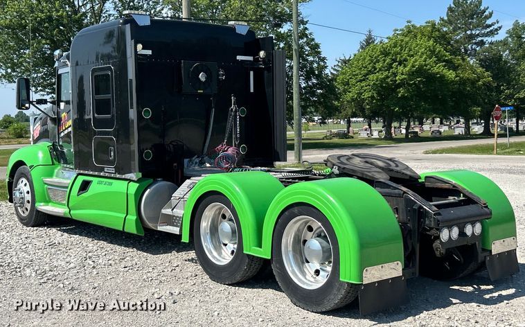 image for item EF2075 2016 Kenworth  T600 semi truck