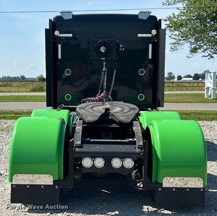 image for item EF2075 2016 Kenworth  T600 semi truck