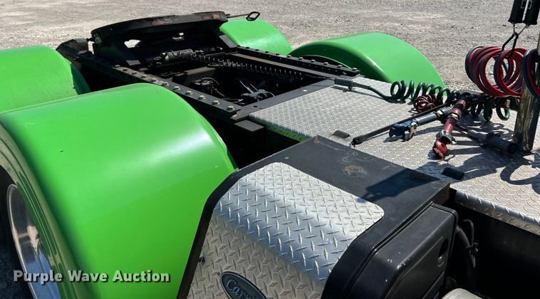 image for item EF2075 2016 Kenworth  T600 semi truck