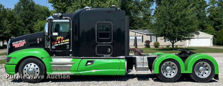 image for item EF2075 2016 Kenworth  T600 semi truck