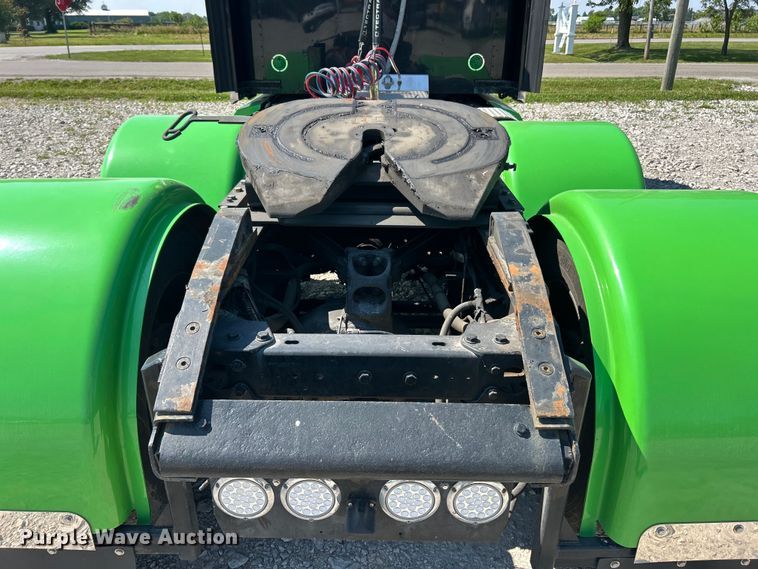 image for item EF2075 2016 Kenworth  T600 semi truck