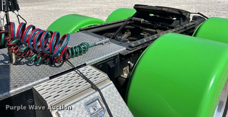 image for item EF2075 2016 Kenworth  T600 semi truck