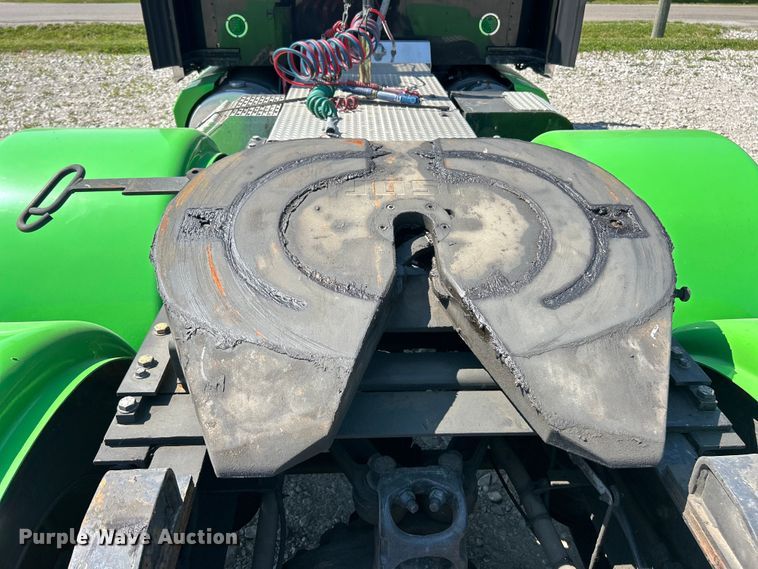 image for item EF2075 2016 Kenworth  T600 semi truck