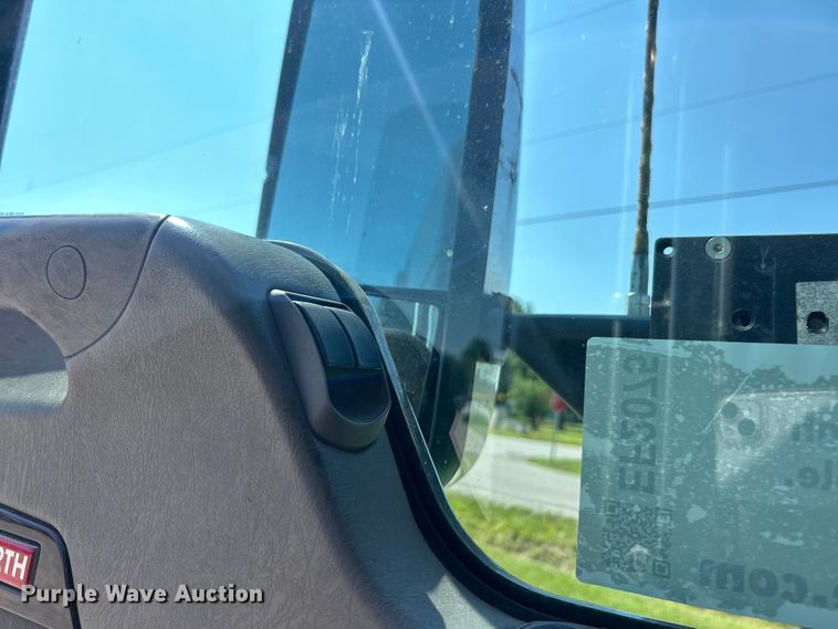 image for item EF2075 2016 Kenworth  T600 semi truck